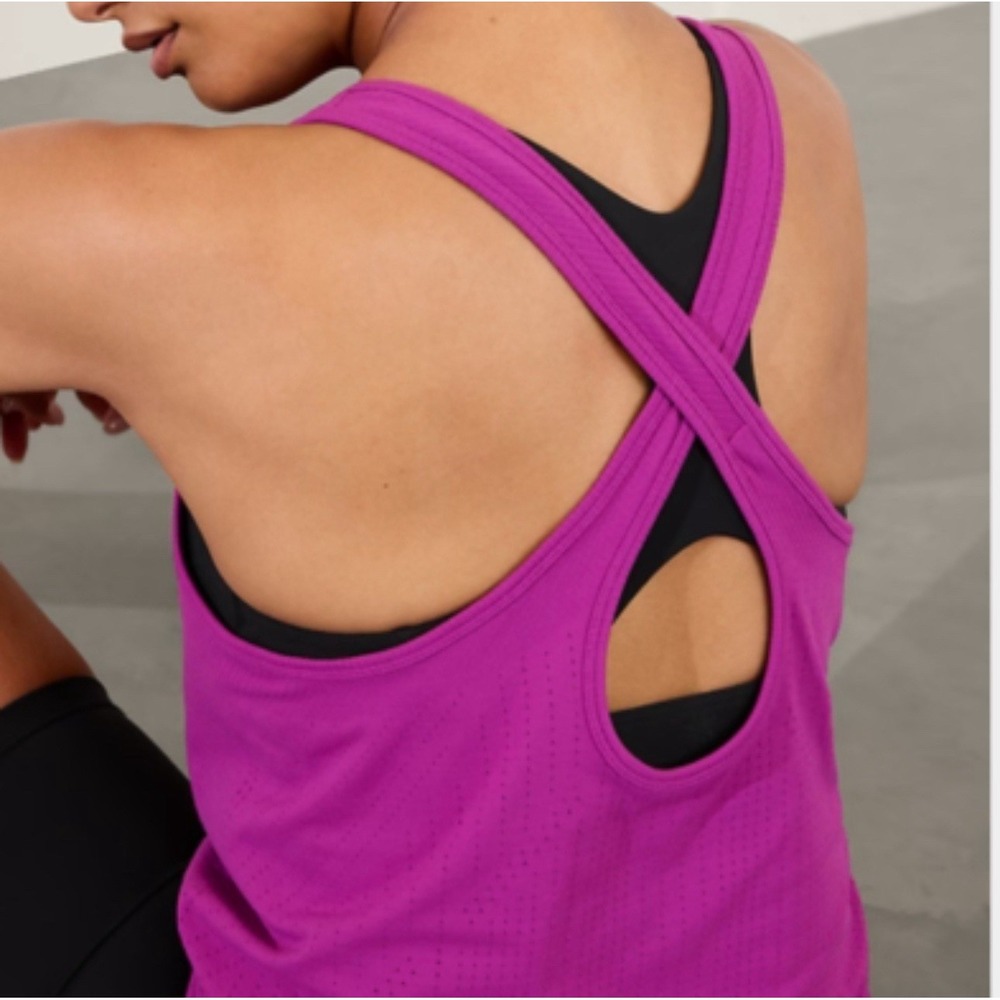 Athleta In Motion Seamless Criss Cross Tank Berry Purple Size XS NWOT Perforated